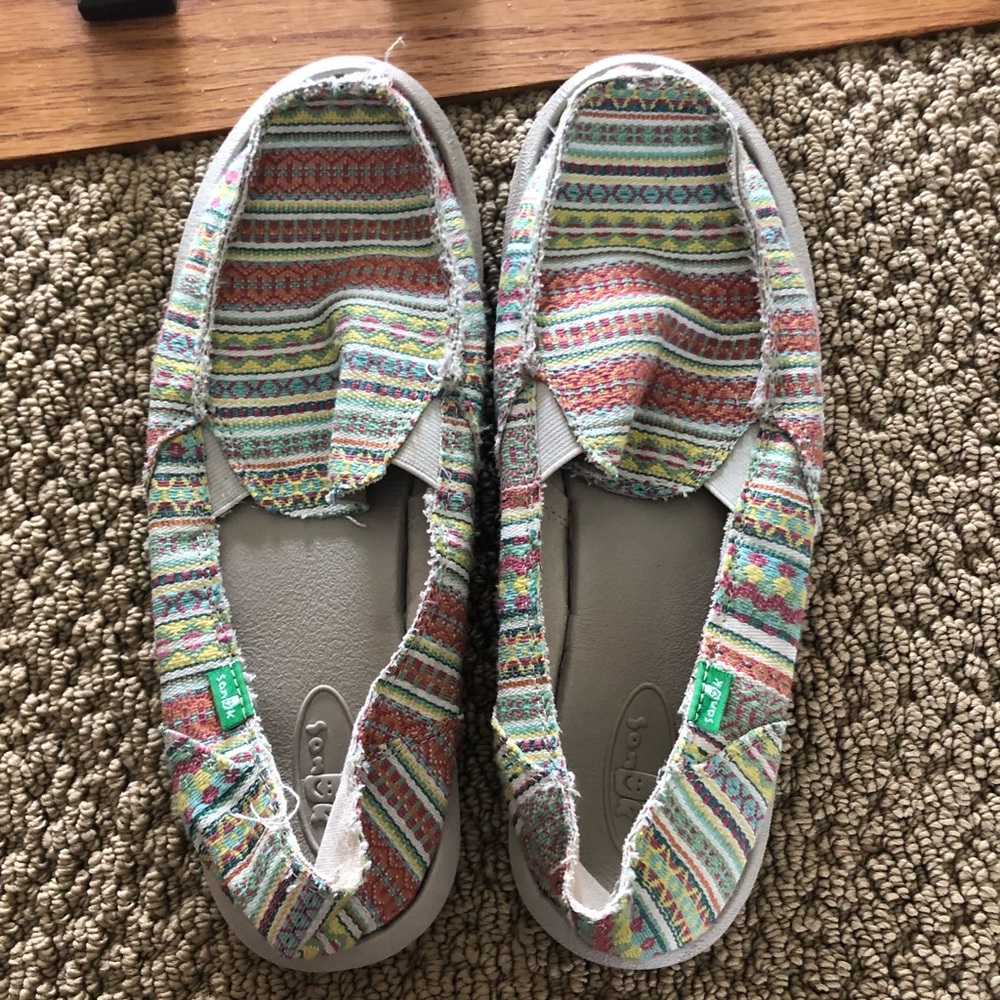 Tribal print sanuks